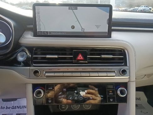 Used 2024 Genesis G70 2.5T image 21