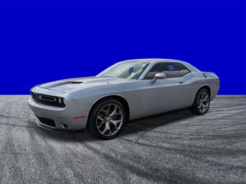 Used 2017 Dodge Challenger SXT RWD image 8