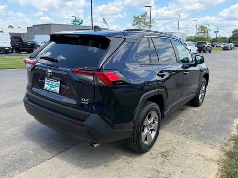 Used 2023 Toyota RAV4 XLE AWD/4WD image 5