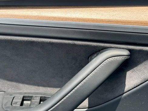 Used 2023 Tesla Model Y Long Range AWD/4WD image 28