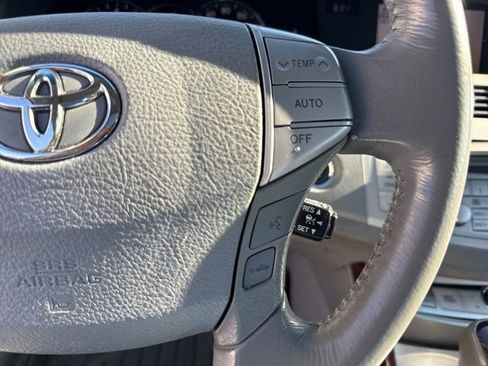 Used 2010 Toyota Avalon Limited FWD image 36