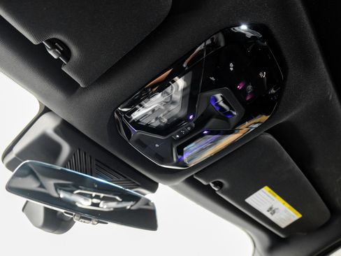 Used 2024 BMW 740i w/ Premium Package 2 image 41