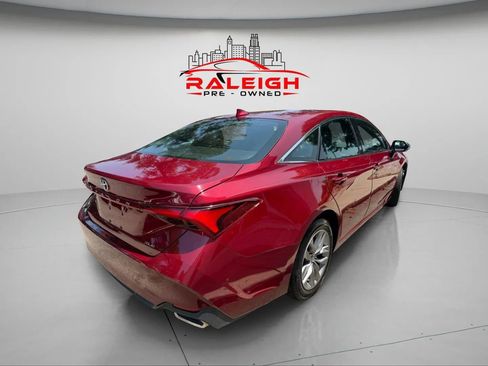 Used 2019 Toyota Avalon XLE w/ Moonroof Package image 7