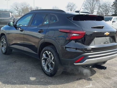 Certified 2024 Chevrolet Trax LT w/ Driver Confidence Package image 4