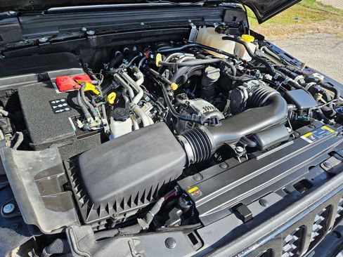 Used 2023 Jeep Gladiator Sport image 14