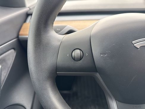 Used 2020 Tesla Model 3 Standard Range Plus image 16