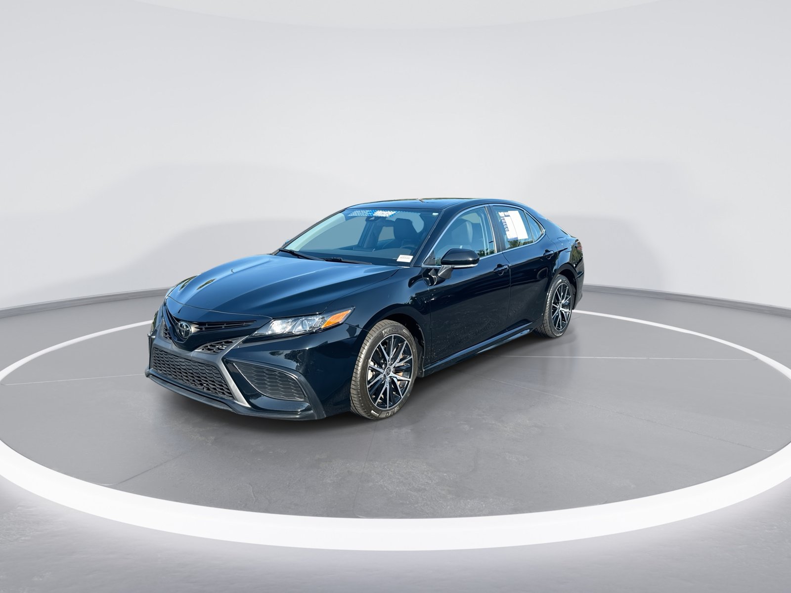 Used 2023 Toyota Camry SE FWD image 5