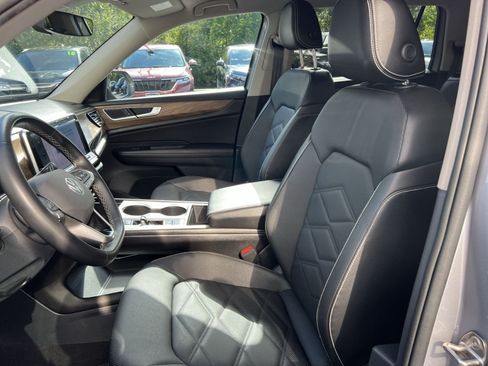 Used 2024 Volkswagen Atlas SE AWD/4WD image 13
