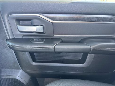 Used 2024 RAM 2500 Big Horn w/ Sport Appearance Package image 16