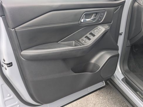 Used 2024 Nissan Rogue SL w/ SL Premium Package image 10