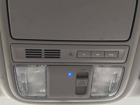 Used 2016 Honda Odyssey SE image 36