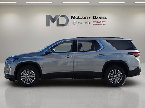 Used 2023 Chevrolet Traverse LT image 3