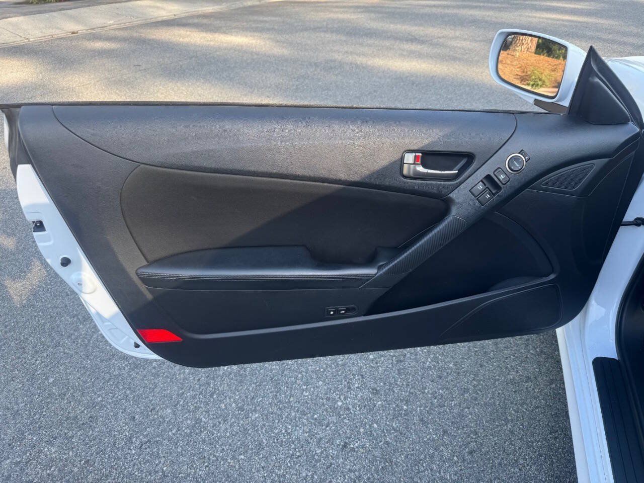 Used 2013 Hyundai Genesis 3.8 RWD image 10