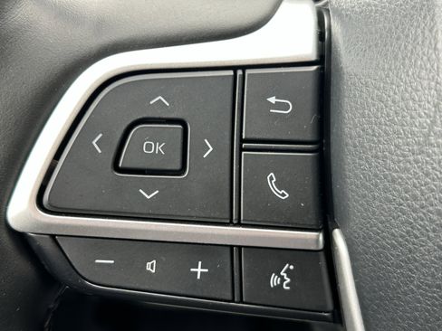 Used 2023 Toyota Highlander Platinum image 28