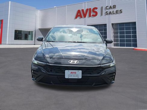 Used 2025 Hyundai Elantra SEL FWD image 2