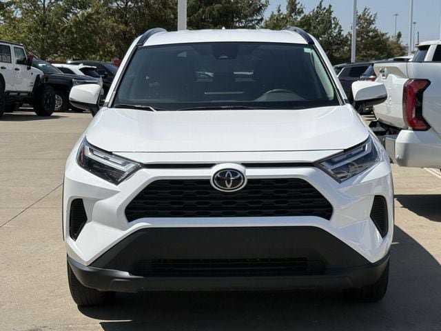 Used 2025 Toyota RAV4 XLE FWD image 8