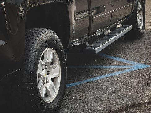 Used 2018 Chevrolet Silverado 1500 LT w/ All Star Edition AWD/4WD image 15