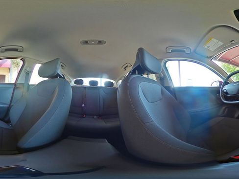 Used 2025 Kia K4 LXS image 41