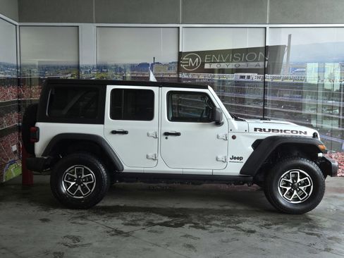 Used 2024 Jeep Wrangler Unlimited Rubicon image 4