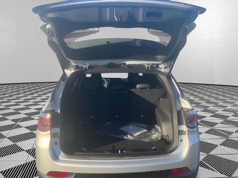 New 2026 Jeep Compass Latitude image 12