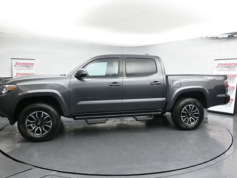Used 2022 Toyota Tacoma TRD Sport image 5