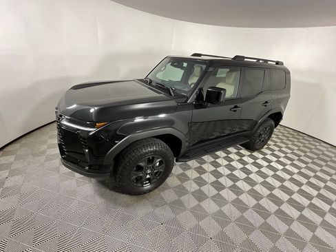 Used 2025 Lexus GX 550 image 9