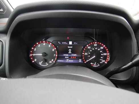 Used 2024 Nissan Titan PRO-4X w/ Pro-4x Convenience Package image 15