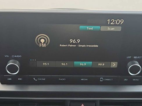 Certified 2025 Honda Pilot Sport image 12