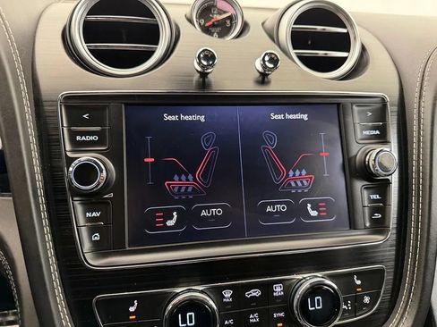 Used 2017 Bentley Bentayga AWD/4WD image 26