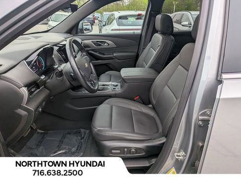 Used 2023 Chevrolet Traverse LT w/ LT Premium Package AWD/4WD image 11