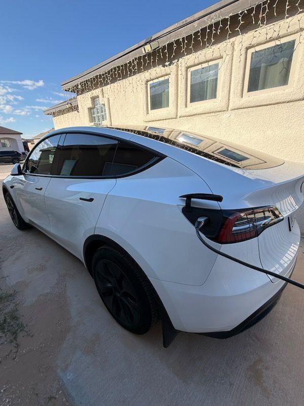 Used 2024 Tesla Model Y 2WD image 4