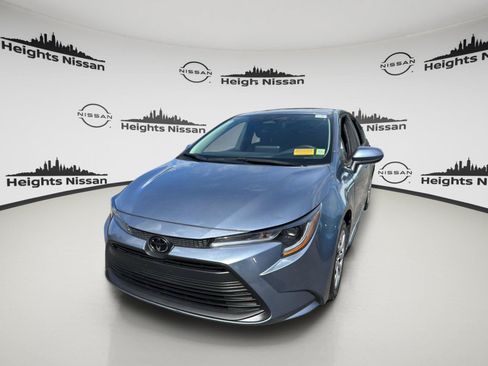Used 2025 Toyota Corolla LE FWD image 10