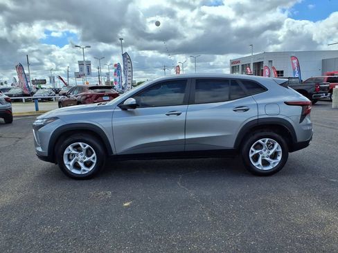 Used 2024 Chevrolet Trax LS w/ LS Convenience Package FWD image 5