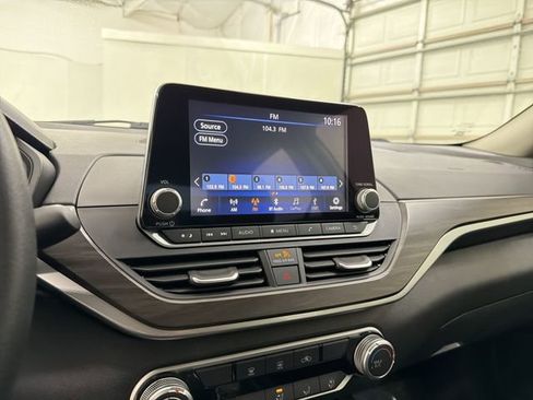 Used 2024 Nissan Altima 2.5 SV image 23