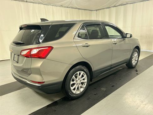 Used 2019 Chevrolet Equinox LT image 2