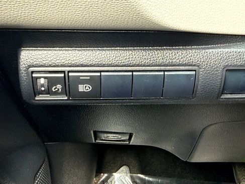 Used 2020 Toyota Corolla LE FWD image 36