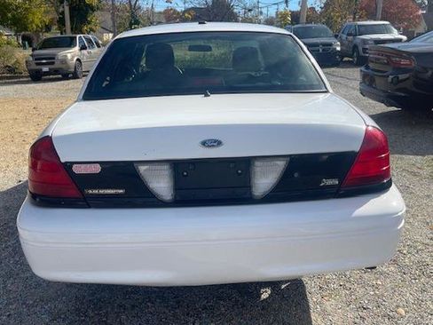 Used 2009 Ford Crown Victoria Police Interceptor image 4
