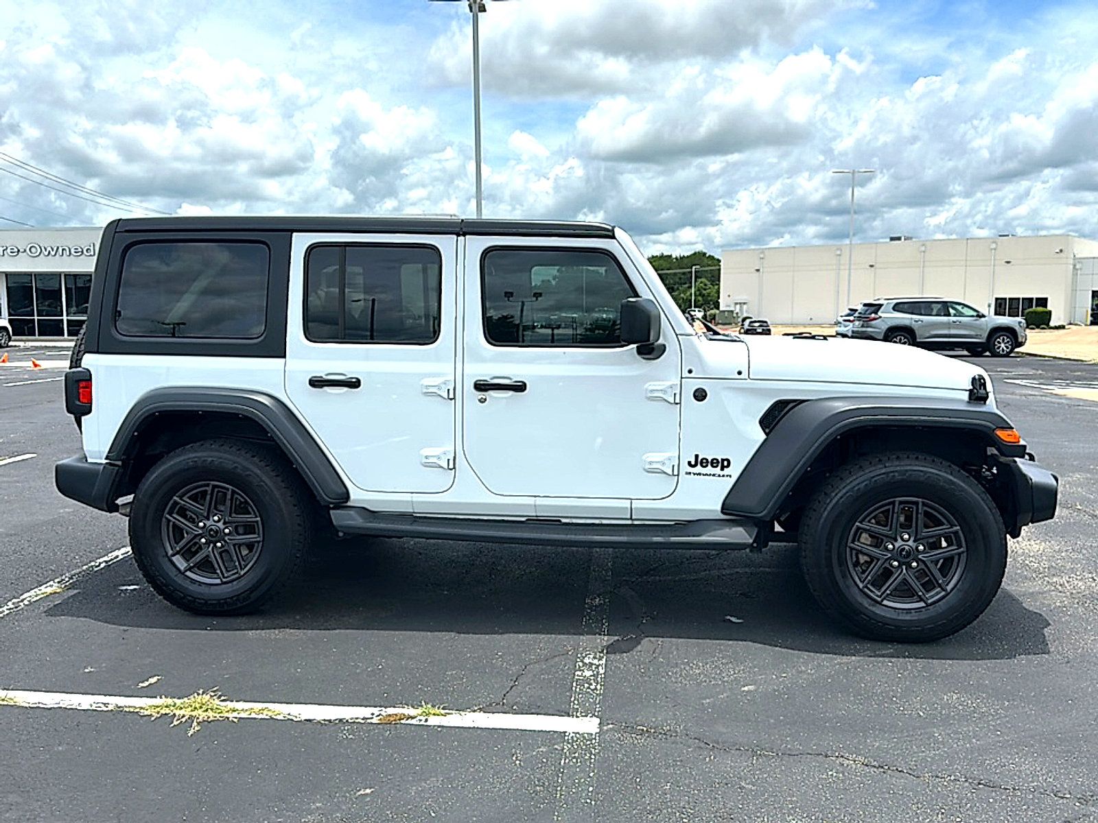 Used 2024 Jeep Wrangler Unlimited Sport AWD/4WD image 9