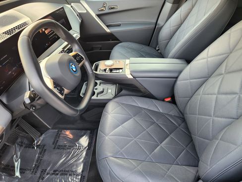 Used 2023 BMW iX M60 image 12