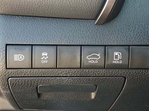 Used 2020 Toyota Camry SE image 24