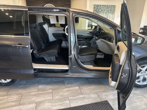 Used 2018 Chrysler Pacifica Touring Plus w/ Tire & Wheel Group image 17