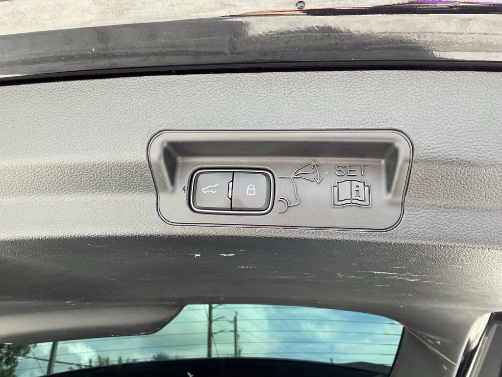 Used 2020 Ford Explorer Platinum w/ Premium Technology Package AWD/4WD image 28