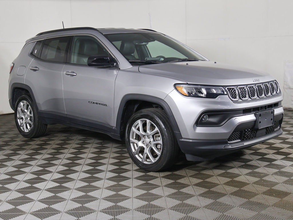 Used 2023 Jeep Compass Latitude AWD/4WD image 2