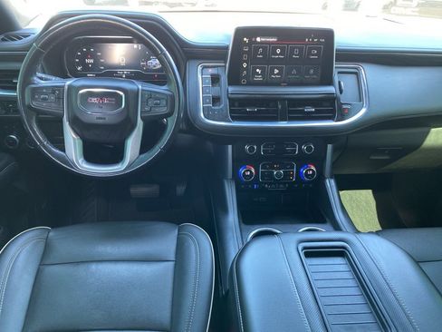 Used 2023 GMC Yukon XL SLT AWD/4WD image 4