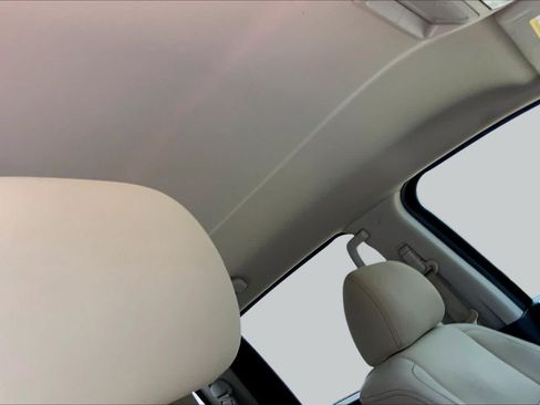 Used 2017 Nissan Titan SV RWD image 13