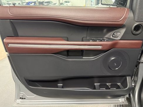 Used 2024 Ford Expedition Limited AWD/4WD image 8
