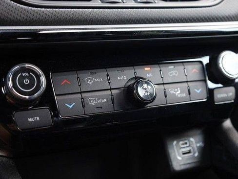 Used 2025 Jeep Compass Trailhawk AWD/4WD image 13