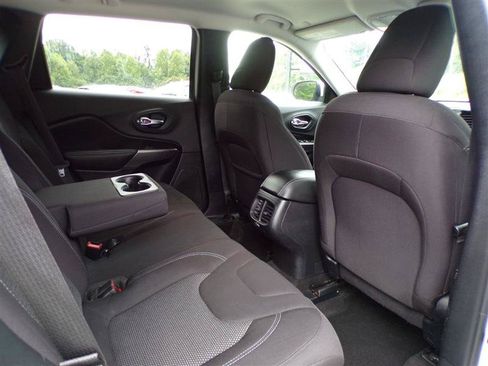 Used 2020 Jeep Cherokee Latitude w/ Cold Weather Group AWD/4WD image 23