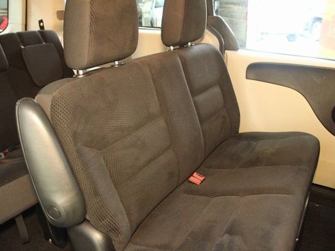 Used 2018 Dodge Grand Caravan SE w/ UConnect Hands-Free Group image 12