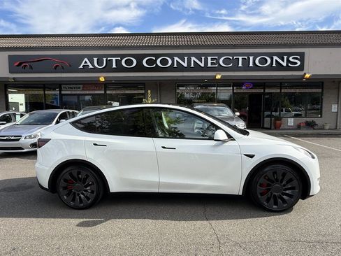Used 2023 Tesla Model Y Performance AWD/4WD image 2